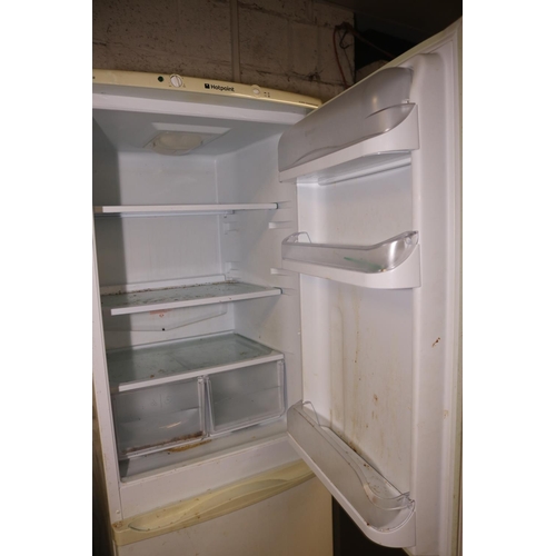 61 - HOTPOINT FRIDGE/FREEZER - WARRANTED UNTIL 12 NOON ON TUESDAY FOLLOWING THE ABOVE SALE