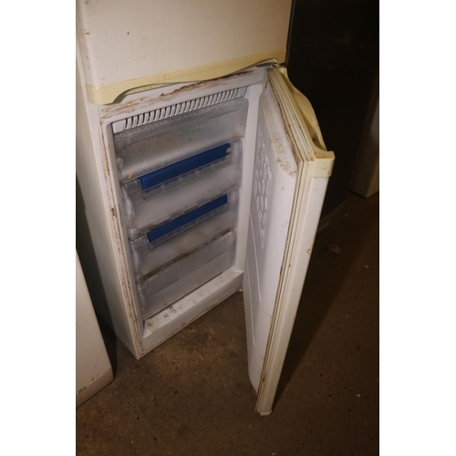 61 - HOTPOINT FRIDGE/FREEZER - WARRANTED UNTIL 12 NOON ON TUESDAY FOLLOWING THE ABOVE SALE
