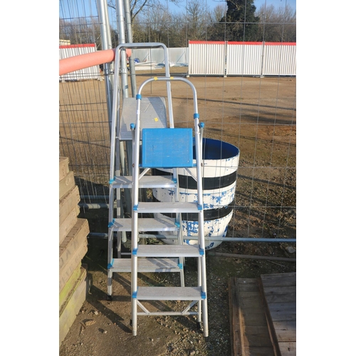 23 - 2 PAIRS OF STEP LADDERS