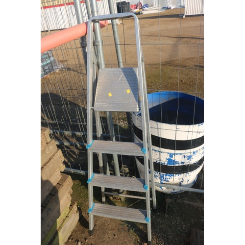 23 - 2 PAIRS OF STEP LADDERS