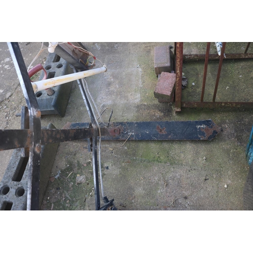 24 - HEAVY CAST IRON BRACKET