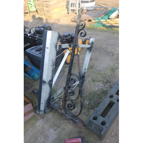24 - HEAVY CAST IRON BRACKET