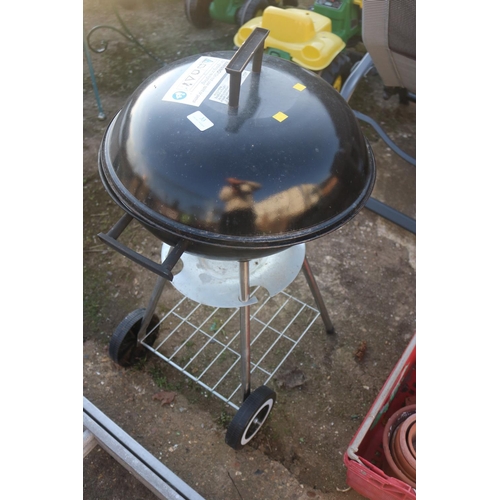 33 - BBQ ON STAND