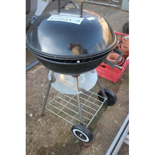 33 - BBQ ON STAND