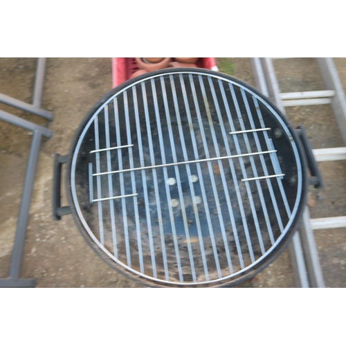 33 - BBQ ON STAND