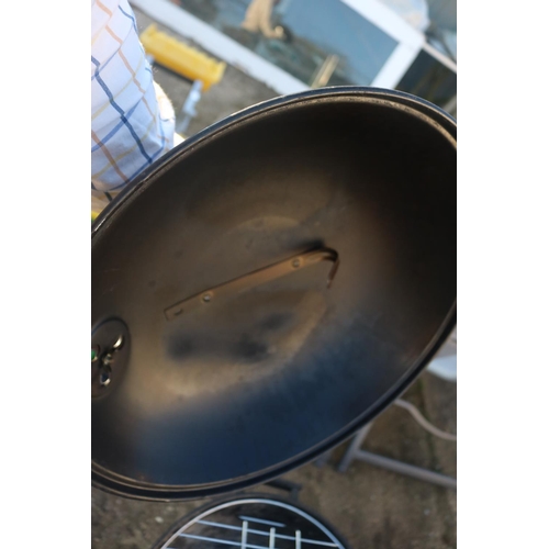 33 - BBQ ON STAND