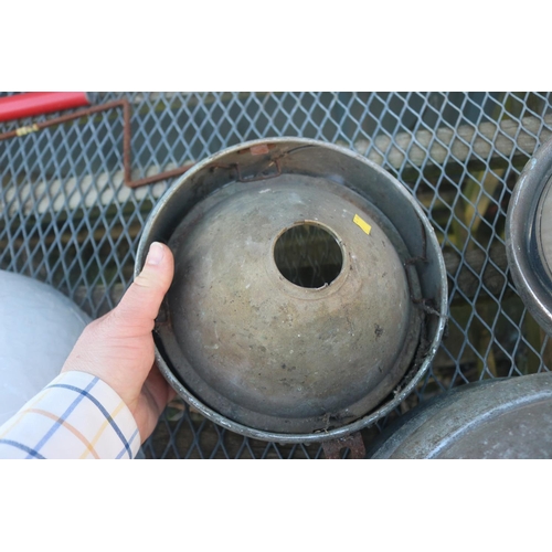 9 - 2 X CLASSIC CAR HEADLIGHTS & 3 HUB CAPS