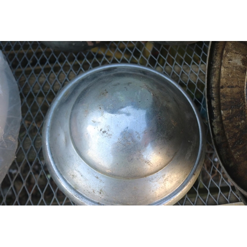 9 - 2 X CLASSIC CAR HEADLIGHTS & 3 HUB CAPS