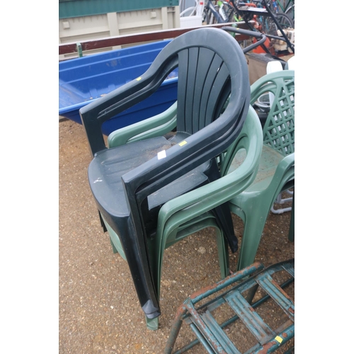 112 - QTY OF PLASTIC GARDEN CHAIRS