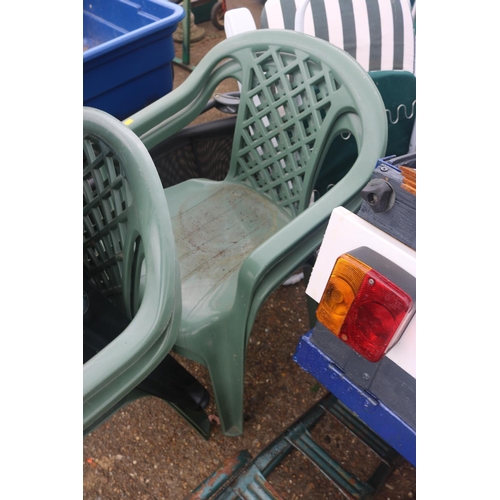 112 - QTY OF PLASTIC GARDEN CHAIRS