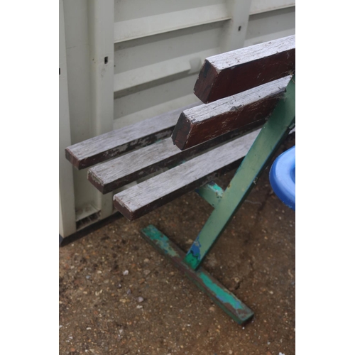 114 - METAL STAND BENCH