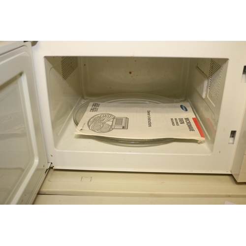 157 - SAMSUNG 800W SELECTION GRILL MICROWAVE - WARRANTED UNTIL 12 NOON ON TUESDAY FOLLOWING THE ABOVE SALE