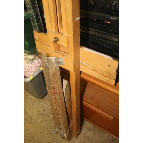 202 - LARGE RADIAL EASEL