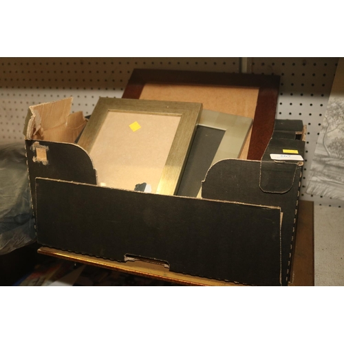 267 - BOX OF VARIOUS PICTURE FRAMES