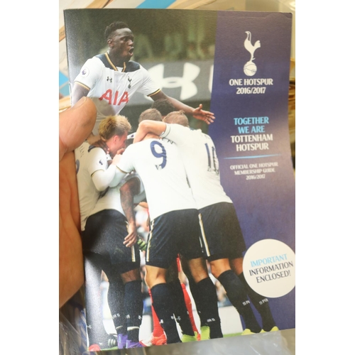 306 - TOTTENHAM HOTSPUR MEMORABILLIA INC PROGRAMMES/NEWSPAPER CUTTINGS ETC