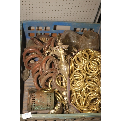 324 - LARGE QTY OF CURTAIN RING'S BRASS & WOODEN & LAMP SHADES