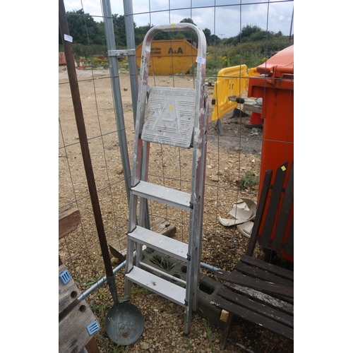 43 - ALUMINUM STEP LADDER