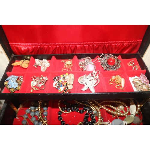 577 - JEWELLERY BOX WITH COSTUME JEWELLERY