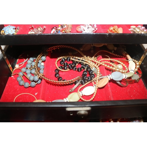 577 - JEWELLERY BOX WITH COSTUME JEWELLERY