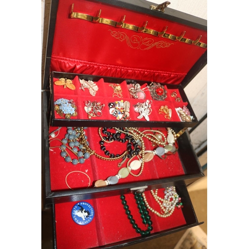 577 - JEWELLERY BOX WITH COSTUME JEWELLERY