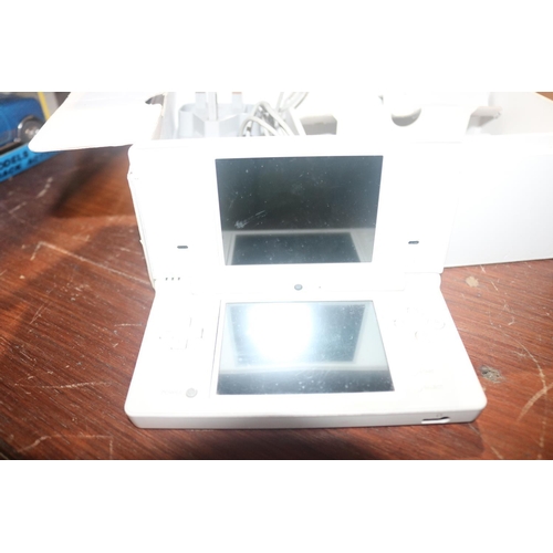 582 - NINTENDO DS I WHITE - BOXED