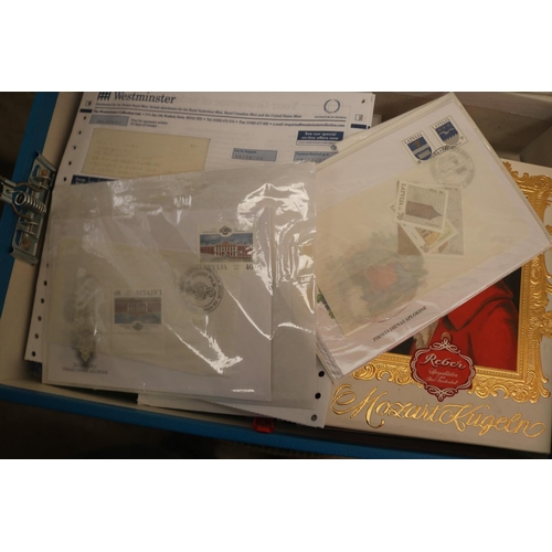 583 - INTERNATIONAL STAMP ALBUM & BOX OF STAMPS