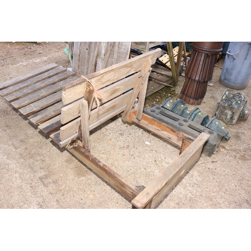 109 - WOODEN SUN LOUNGER