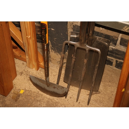 147 - DRAPER STINLESS STEEL FORK & SPADE/BULLDOG LAWN EDGER