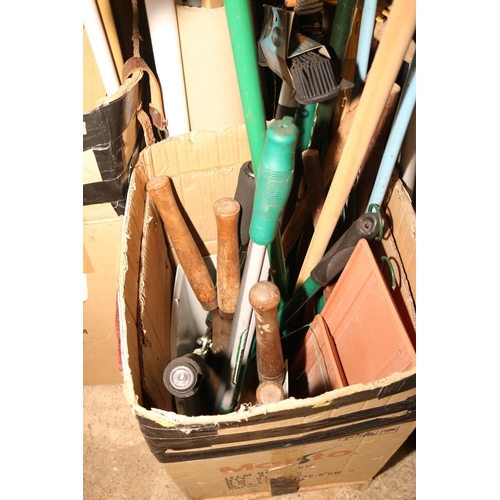 193 - 2 X BOXES OF VARIOUS GARDEN TOOLS/HOE/LOPPERS/WEEDER/SHEARS ETC