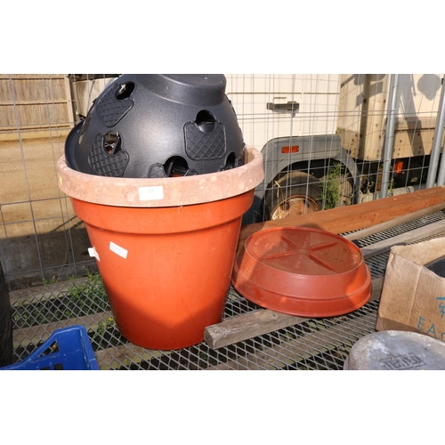 20 - ASSORTED PLASTIC POTS & SEED TRAYS