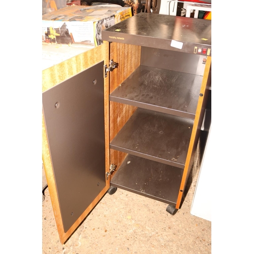 208 - HOSTESS TROLLEY - WARRANTED UNTIL NOON TUES FOLLOWING THE ABOVE SALE