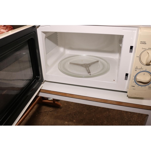 219 - SANYO MICROWAVE - WARRANTED UNTIL NOON TUES FOLLOWING THE ABOVE SALE