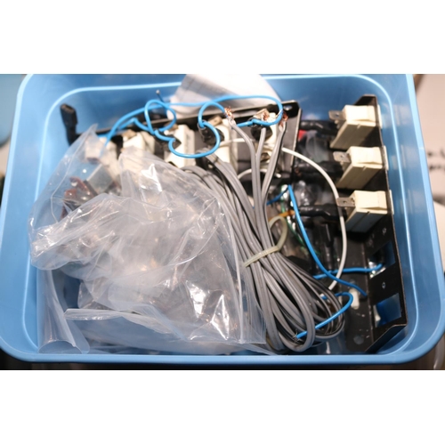 251 - 2 BOXES OF ELECTIRCAL CONNECTIONS/RADIO/POWER PACKS/UNITS - WARRANTED UNTIL NOON TUES FOLLOWING THE ... 