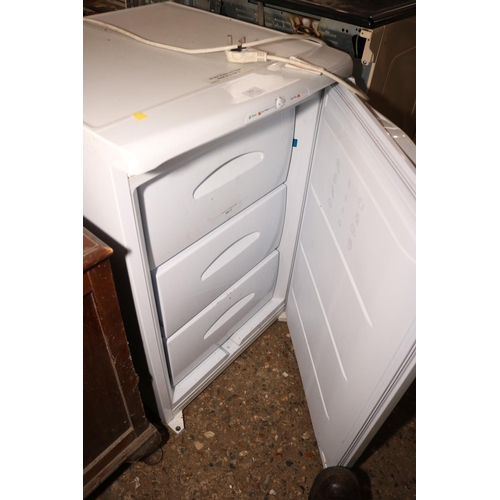 254 - HOTPOINT FREAEZER - WARRANTED UNTIL NOON TUES FOLLOWING THE ABOVE SALE