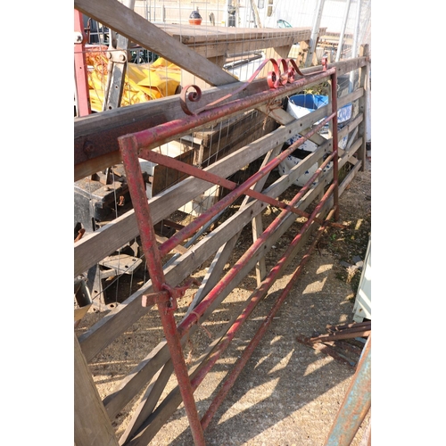 2B - RED FIVE BAR METAL GATE