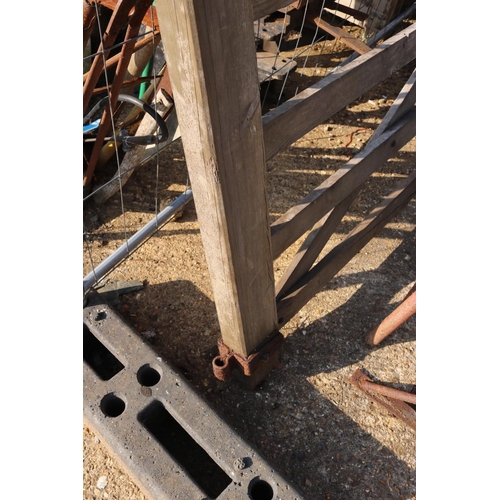 2C - LARGE WOODEN 5 BAR GATE