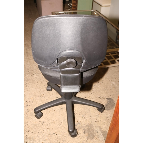 309 - SMALL OFFICE CHAIR