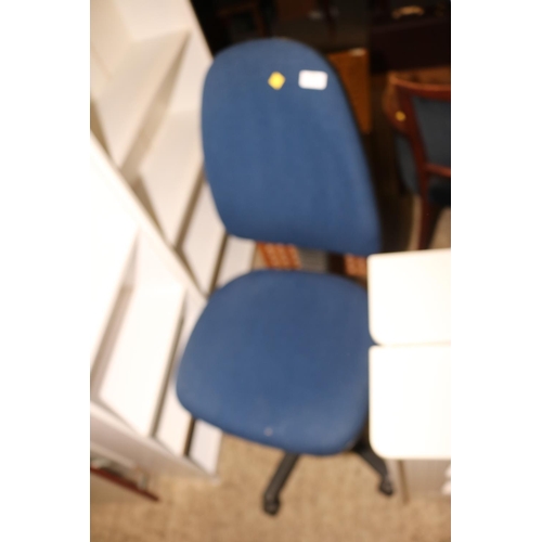 322 - BLUE OFFICE CHAIR