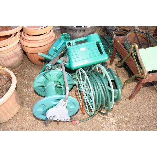 36 - VARIOUS LEGTHS OF HOSEPIPE/WATERING CANS/REELS/PLANTER