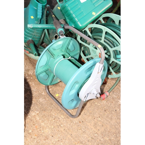 36 - VARIOUS LEGTHS OF HOSEPIPE/WATERING CANS/REELS/PLANTER