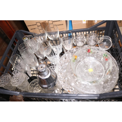 369 - LARGE QTY OF VARIOUS GLASSWARE INC CARNIVAL GLASS