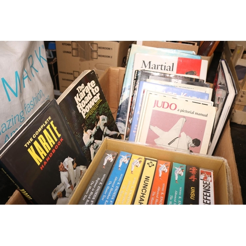 386 - 1 BOX OF MARTIAL ARTS/JUDO/KARATE/9 VIDEOS