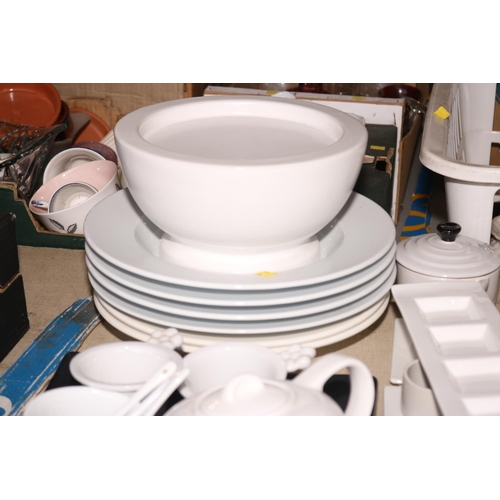 395 - QTY OF MIXED MODERN DINNER WARE/TEA WARE