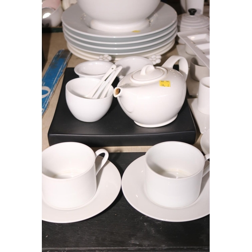 395 - QTY OF MIXED MODERN DINNER WARE/TEA WARE