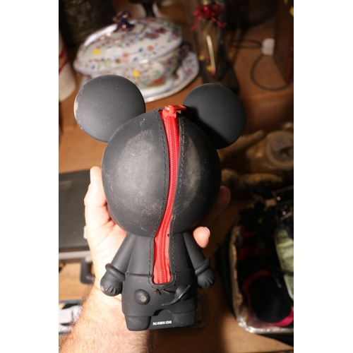 412 - PLUG IN AUDIO BEAR & MICKEY MOUSE BAG