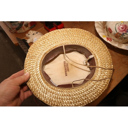 422 - STRAW BOATER HAT