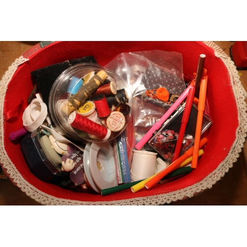 424 - SMALL SEWING BOX WITH CONTENTS & BUTTONS