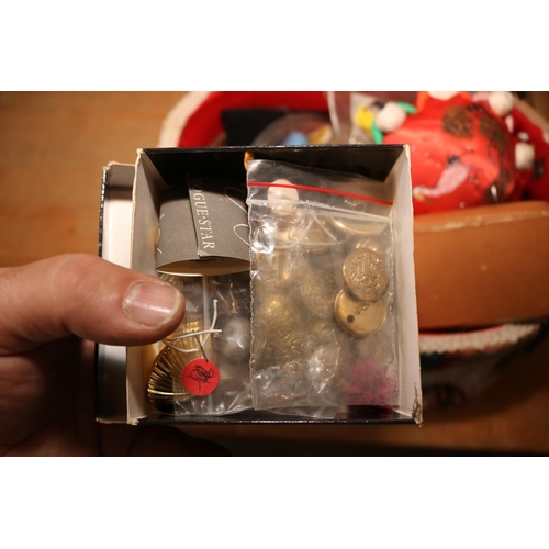 424 - SMALL SEWING BOX WITH CONTENTS & BUTTONS