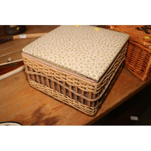 437A - SEWING BOX & CONTENTS