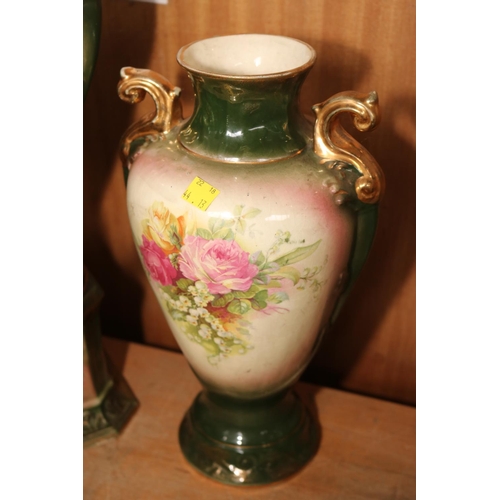 455 - QTY OF VARIOUS DECORATIVE VASES